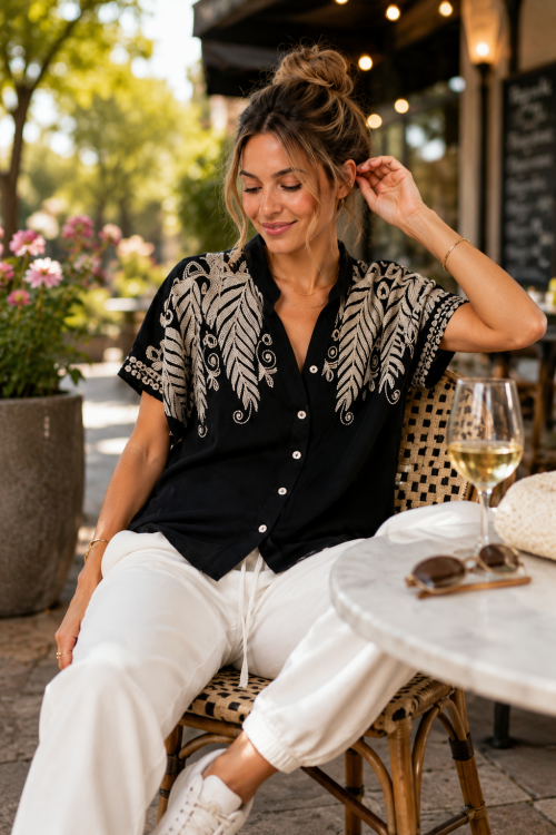 Zwarte Damesblouse met Goud Borduursel Zwarte Damesblouse met Goud Borduursel