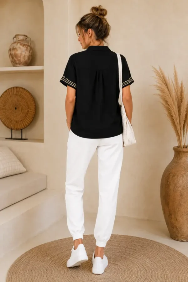 Zwarte Damesblouse met Goud Borduursel Zwarte Damesblouse met Goud Borduursel