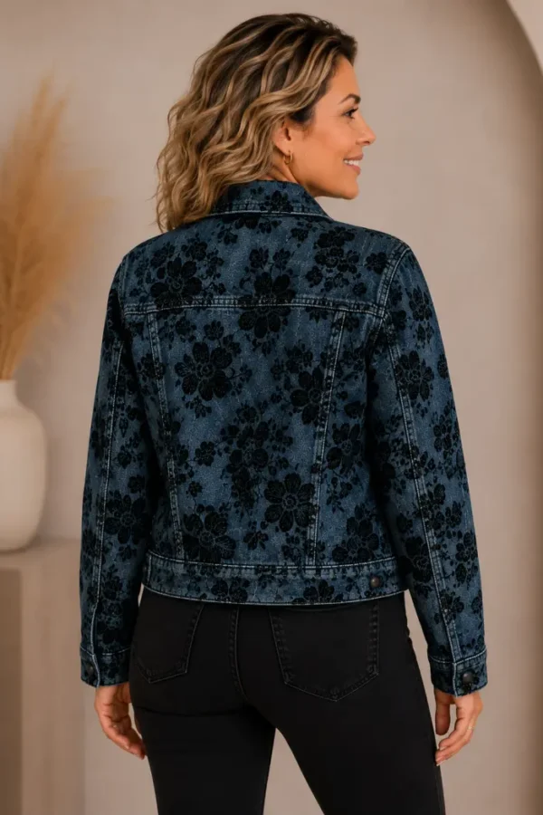 Trendy blauw damesjasje met bloemenprint achterkant Trendy blauw damesjasje met bloemenprint achterkant