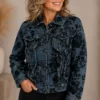 Trendy blauw damesjasje met bloemenprint Trendy blauw damesjasje met bloemenprint