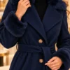 Donkerblauwe Damesmantel met Bontkraag Donkerblauwe Damesmantel met Bontkraag