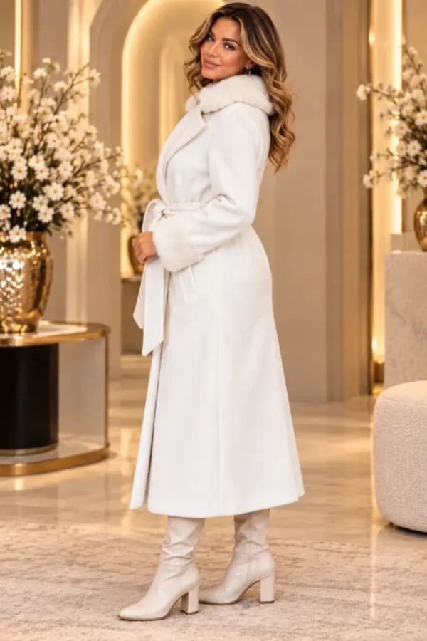 Witte Damesmantel met Bontlook rechts Witte Damesmantel met Bontlook rechts