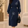 Donkerblauwe Dames Jurk met Bloemendetail standaard Donkerblauwe Dames Jurk met Bloemendetail standaard