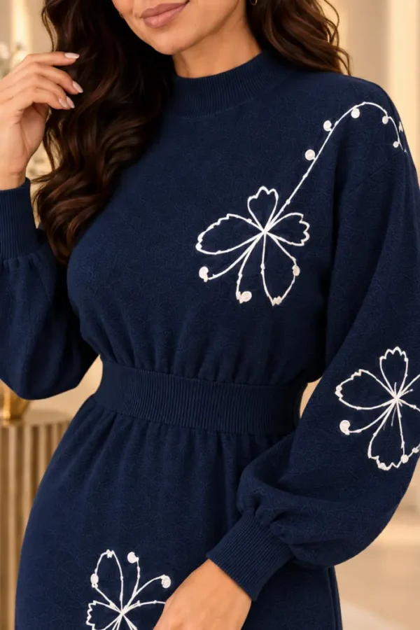 Donkerblauwe Dames Jurk met Bloemendetail detail Donkerblauwe Dames Jurk met Bloemendetail detail
