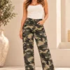 Stoere groene dames cargo broek met camouflageprint Deze groene dames cargo broek met camouflageprint is een echte blikvanger voor wie houdt van een stoere, trendy en toch makkelijk draagbare look. De combinatie van verschillende groen-, beige- en donkere camouflagetinten geeft de broek een karaktervolle uitstraling die direct een modieuze touch aan je outfit toevoegt. De broek heeft een ruimvallende, rechte pijp en is uitgevoerd met meerdere opvallende cargozakken op de bovenbenen. De camouflageprint loopt over de gehele broek door, waardoor het model een uitgesproken en eigentijdse uitstraling krijgt. Stoere details De cargo broek is voorzien van verschillende praktische en opvallende details: - Groene camouflageprint - Cargo model - Rechte, wijde pijpen - Meerdere cargozakken met klep - Voorzakken - Riemlussen - Knoopsluiting aan de voorzijde - Stoere casual uitstraling - Opvallende army-inspired look Zo combineer je deze cargo broek Deze camouflagebroek is verrassend veelzijdig te stylen. Combineer haar bijvoorbeeld met een witte of crème top voor een frisse, vrouwelijke uitstraling. Met sneakers creëer je een comfortabele casual look. Wil je de outfit wat stoerder maken? Kies dan voor een zwarte top, een oversized sweater of een kort jasje. Ook met een vrouwelijke blouse of fijn vest ontstaat een mooie combinatie van stoer en vrouwelijk. Voor welke gelegenheden? Deze dames cargo broek is ideaal voor een ontspannen dagje weg, shoppen, een lunch of een casual dag waarop je comfortabel én trendy voor de dag wilt komen. Dankzij de opvallende camouflageprint is het bovendien een leuke keuze voor liefhebbers van een stoere Ibiza-, casual- of urban geïnspireerde kledingstijl. Een fijne broek om op verschillende manieren te combineren en daarmee een veelzijdige aanvulling op je garderobe. 4. KENMERKEN - Type: Dames cargo broek - Kleur: Groen met camouflageprint - Print: Camouflage / armyprint - Model: Cargo - Pijpen: Recht en ruimvallend - Details: Meerdere cargozakken met klep - Sluiting: Knoopsluiting - Riemlussen: Ja - Stijl: Stoer, trendy, casual en modern 5. GEO-TEKST Op zoek naar trendy damesmode in Den Bosch en omgeving? Bij Valentina Damesmode vind je een wisselende collectie dameskleding met trendy modellen en betaalbare prijzen. Deze stoere camouflage cargo broek is een leuke keuze wanneer je jouw garderobe wilt aanvullen met een eigentijds en opvallend model. Valentina Damesmode is er voor dames uit onder andere 's-Hertogenbosch, Rosmalen, Vught, Vlijmen, Heusden en Waalwijk die houden van betaalbare en persoonlijke damesmode. Stoere groene dames cargo broek met camouflageprint Deze groene dames cargo broek met camouflageprint is een echte blikvanger voor wie houdt van een stoere, trendy en toch makkelijk draagbare look. De combinatie van verschillende groen-, beige- en donkere camouflagetinten geeft de broek een karaktervolle uitstraling die direct een modieuze touch aan je outfit toevoegt. De broek heeft een ruimvallende, rechte pijp en is uitgevoerd met meerdere opvallende cargozakken op de bovenbenen. De camouflageprint loopt over de gehele broek door, waardoor het model een uitgesproken en eigentijdse uitstraling krijgt. Stoere details De cargo broek is voorzien van verschillende praktische en opvallende details: - Groene camouflageprint - Cargo model - Rechte, wijde pijpen - Meerdere cargozakken met klep - Voorzakken - Riemlussen - Knoopsluiting aan de voorzijde - Stoere casual uitstraling - Opvallende army-inspired look Zo combineer je deze cargo broek Deze camouflagebroek is verrassend veelzijdig te stylen. Combineer haar bijvoorbeeld met een witte of crème top voor een frisse, vrouwelijke uitstraling. Met sneakers creëer je een comfortabele casual look. Wil je de outfit wat stoerder maken? Kies dan voor een zwarte top, een oversized sweater of een kort jasje. Ook met een vrouwelijke blouse of fijn vest ontstaat een mooie combinatie van stoer en vrouwelijk. Voor welke gelegenheden? Deze dames cargo broek is ideaal voor een ontspannen dagje weg, shoppen, een lunch of een casual dag waarop je comfortabel én trendy voor de dag wilt komen. Dankzij de opvallende camouflageprint is het bovendien een leuke keuze voor liefhebbers van een stoere Ibiza-, casual- of urban geïnspireerde kledingstijl. Een fijne broek om op verschillende manieren te combineren en daarmee een veelzijdige aanvulling op je garderobe. 4. KENMERKEN - Type: Dames cargo broek - Kleur: Groen met camouflageprint - Print: Camouflage / armyprint - Model: Cargo - Pijpen: Recht en ruimvallend - Details: Meerdere cargozakken met klep - Sluiting: Knoopsluiting - Riemlussen: Ja - Stijl: Stoer, trendy, casual en modern 5. GEO-TEKST Op zoek naar trendy damesmode in Den Bosch en omgeving? Bij Valentina Damesmode vind je een wisselende collectie dameskleding met trendy modellen en betaalbare prijzen. Deze stoere camouflage cargo broek is een leuke keuze wanneer je jouw garderobe wilt aanvullen met een eigentijds en opvallend model. Valentina Damesmode is er voor dames uit onder andere 's-Hertogenbosch, Rosmalen, Vught, Vlijmen, Heusden en Waalwijk die houden van betaalbare en persoonlijke damesmode.