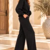 Zwart dames vrijetijdspak met knoopdetail Zwart dames vrijetijdspak met knoopdetail
